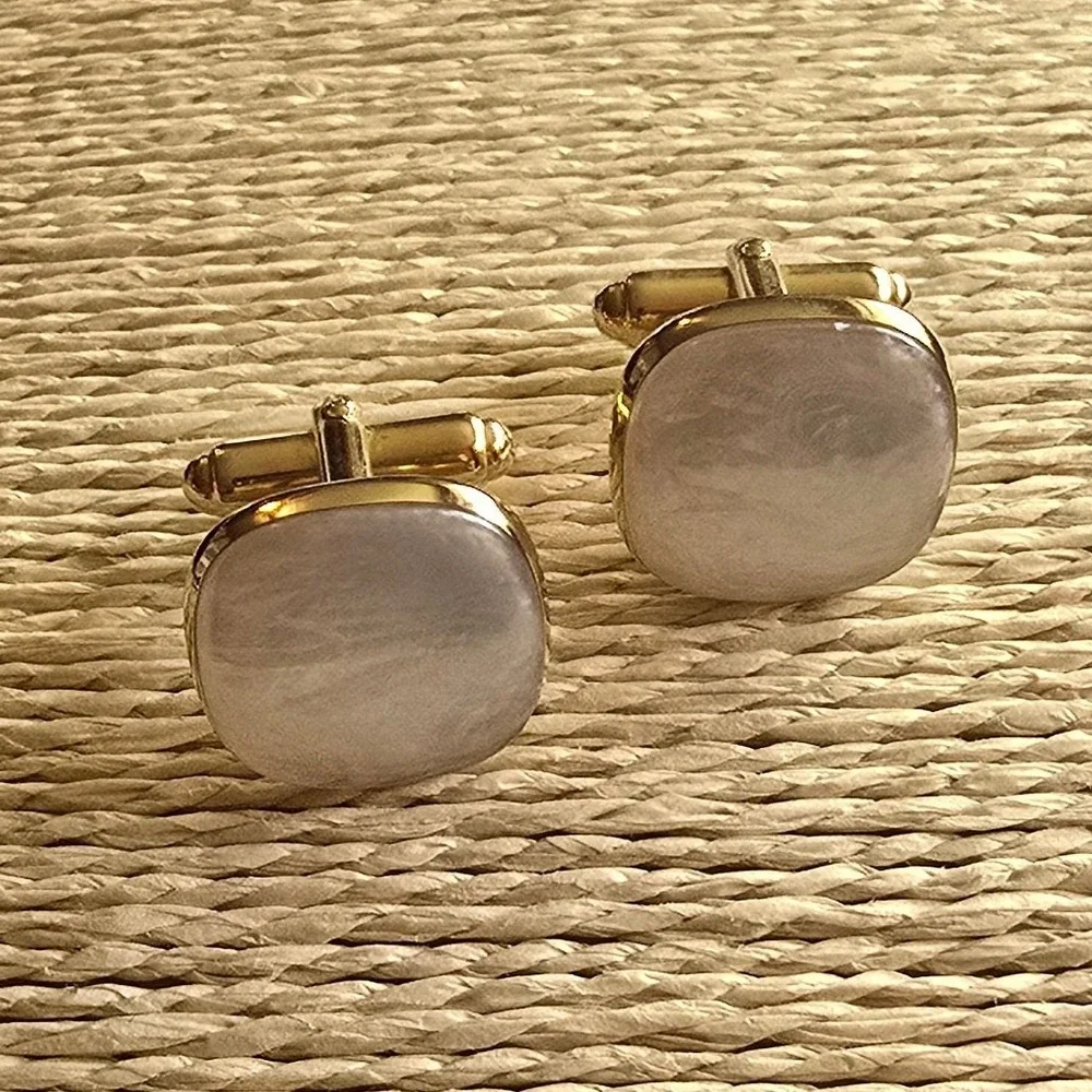Vtg 70s cufflinks gold tone mother of pearl business academia preppy old money